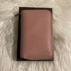 Gucci calfskin zip wallet